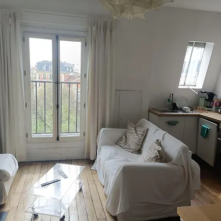 Apartment Sunny In Batignolles